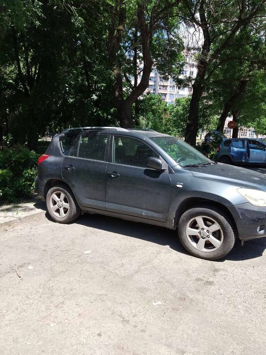 Продава RAV 4 с шум в двигателя