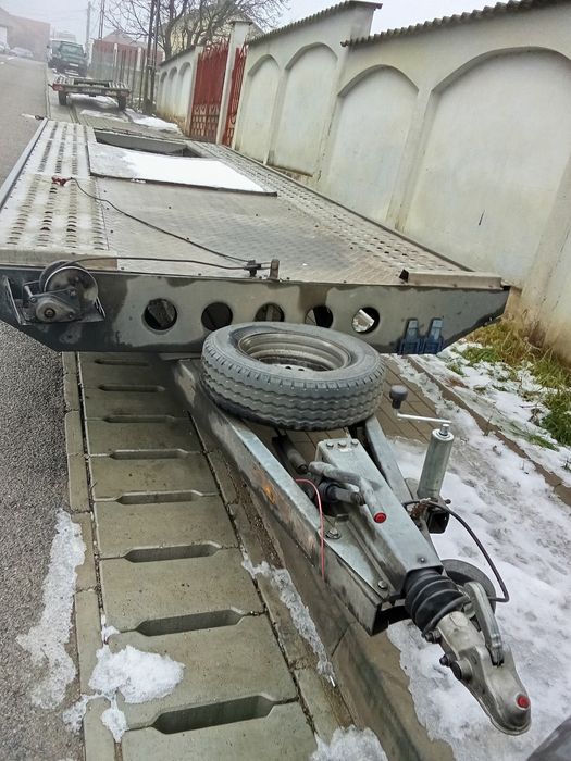 Vând platforma 8 metri,3,5 tone