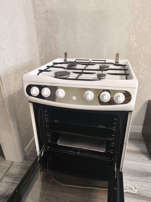 Продам газовую плиту Kaiser б/у