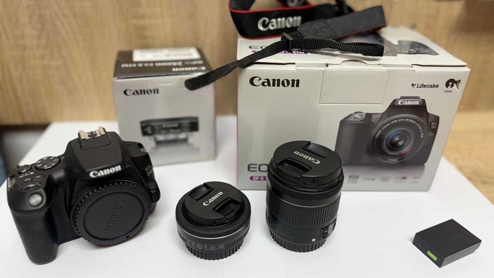 Canon EOS 250D + (18–55mm & EF-S 24mm) + microfon RODE VideoMicro