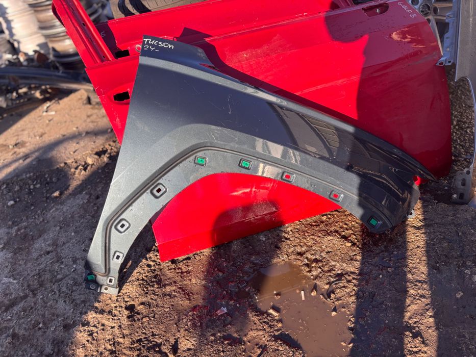 Преден десен и ляв калник • Hyundai Tucson 2021→