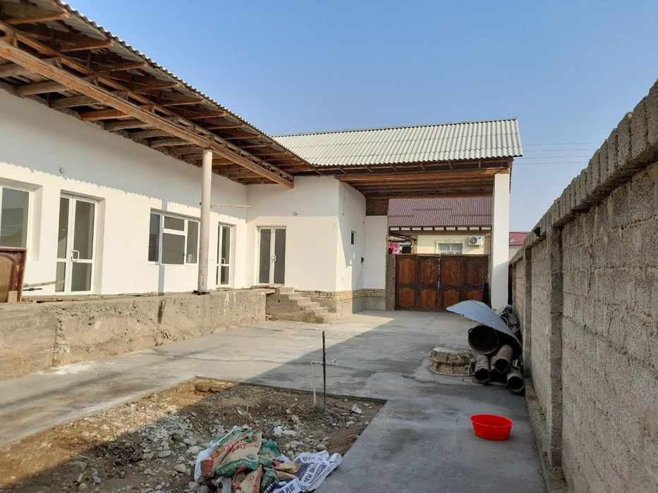 Бектемир тумани Намуна махаллада ховли сотилади.