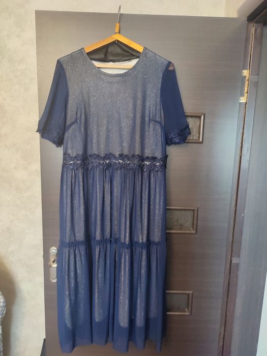 Продам платья и белую блузку