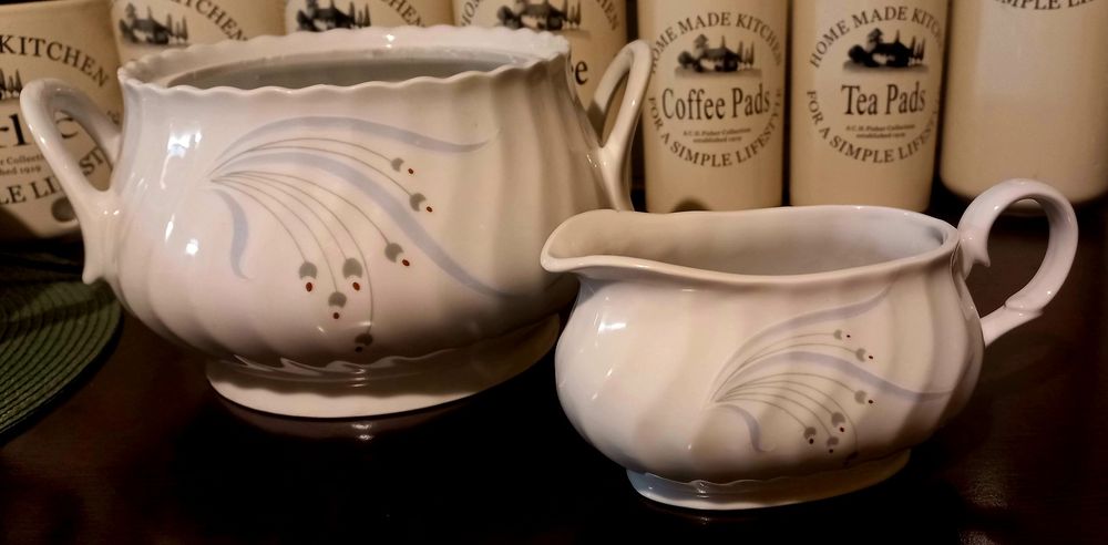 Супник, сосиера и чинии