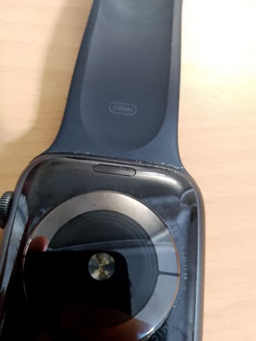 Apple Watch Series 4 и ако искате зарядно  +5 евро