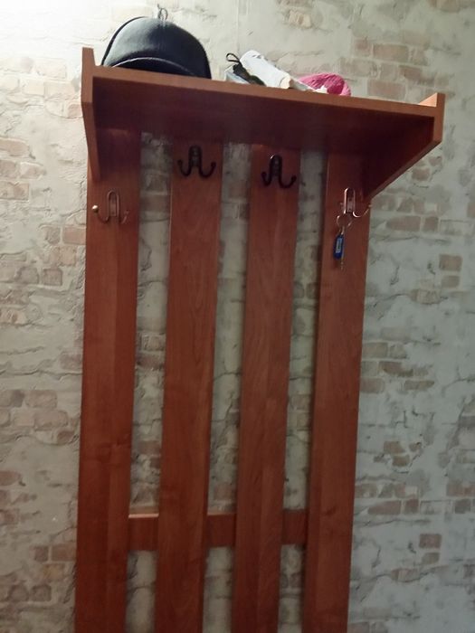 Продам вешалку для прихожки.