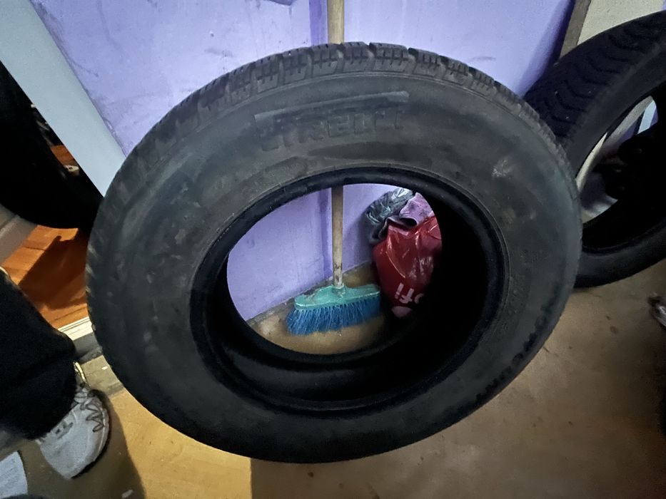 Vand  5 anvelope de iarna marca pirelli 195 65  r 15