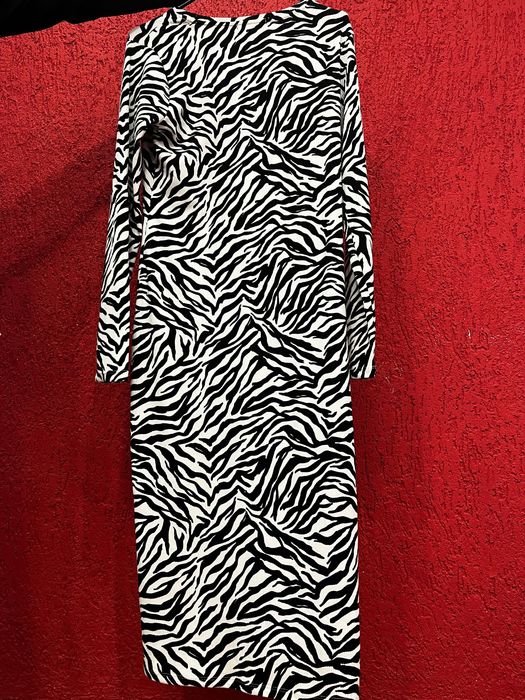 Рокля с дълъг ръкав