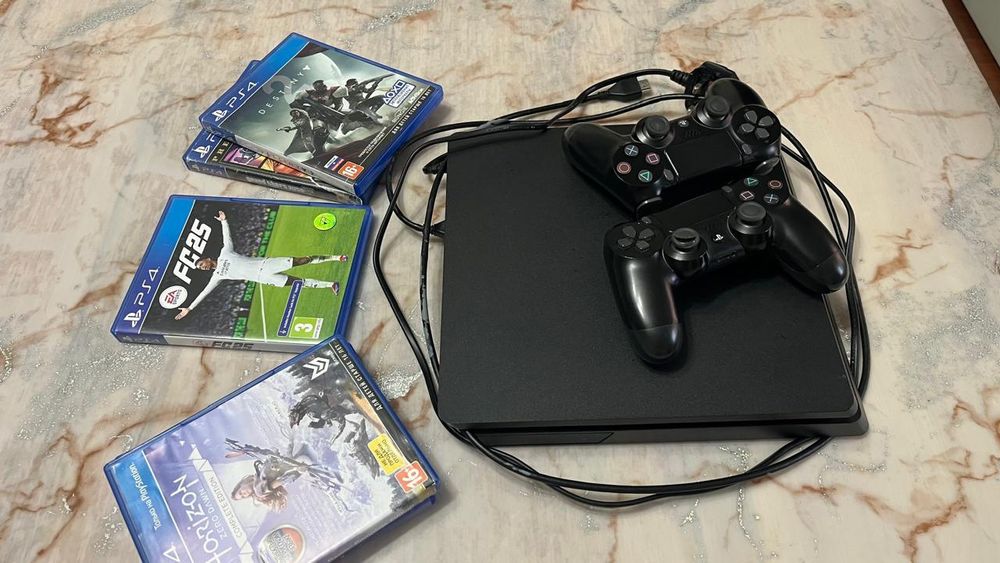 Playstation 4 с играми и PSN