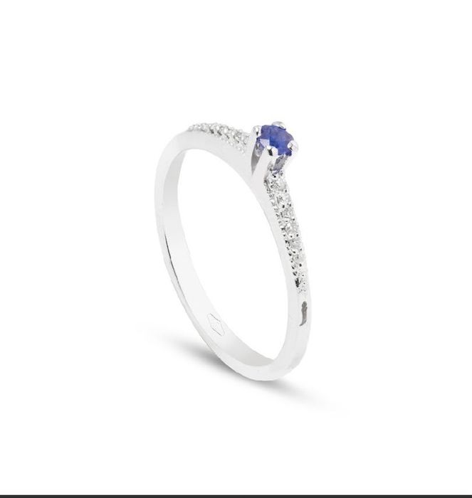 Пръстен 18К бяло злато с диаманти и сапфир