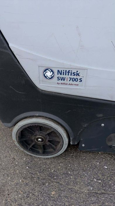 Професионална акумулаторна метачна машина Nilfisk SW 700 S
