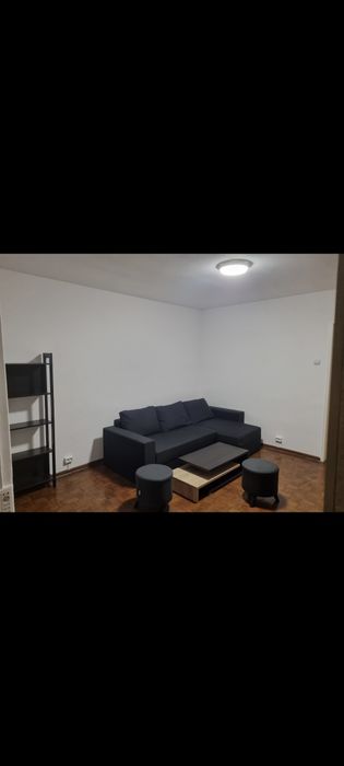Garsonieră tip D mare de inchiriat pe strada Aluminei.