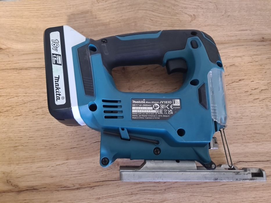 fierăstrău pendular cu acumulator Makita, modelul JV183D