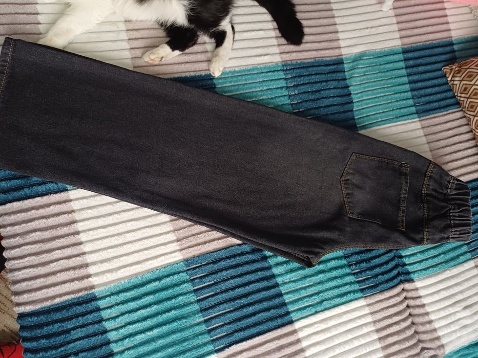 Продам джинсы детские