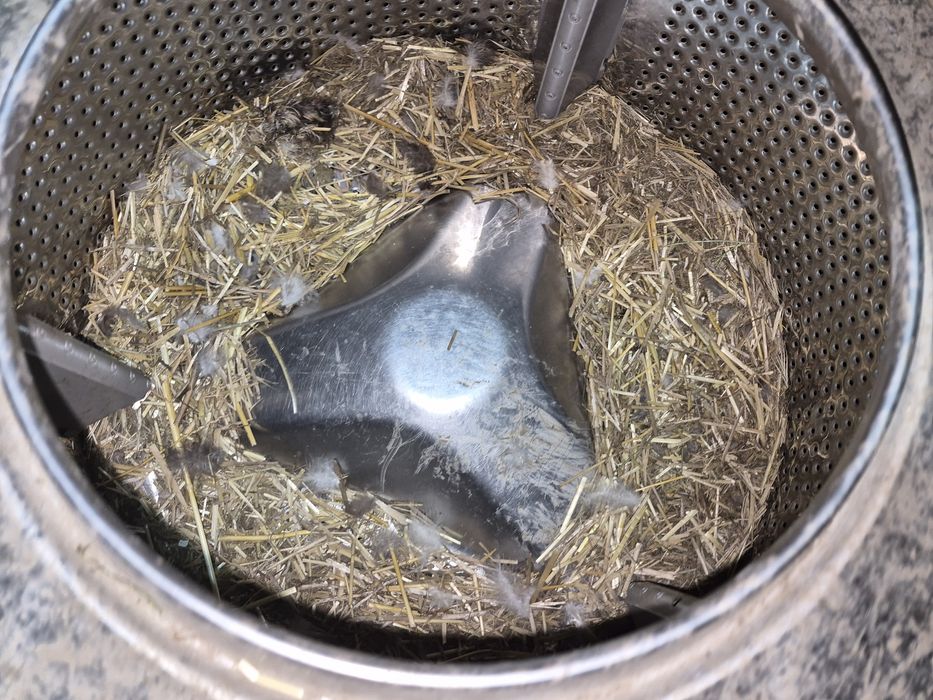 Cuibare pentru gaini ,cuve masini de spălat  si gratare