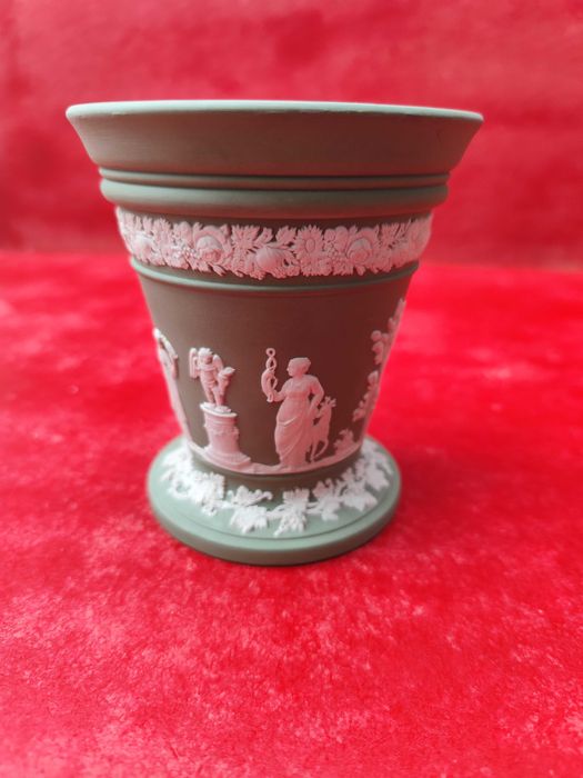 vaza din portelan wedgwood