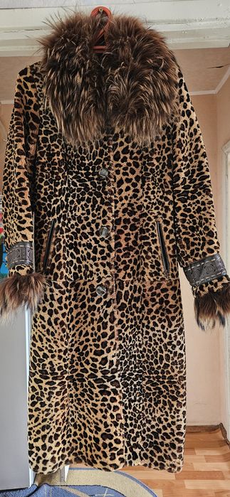 Продам шубу (леопард)