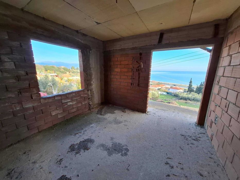 Продава 2 ет строеж 210 м2 с двор 300 м2 в Акти Неон Кердилион, Гърция