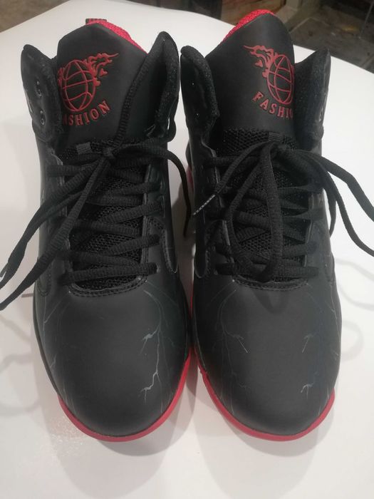 Нови баскетболни обувки, сникърси, маратонки