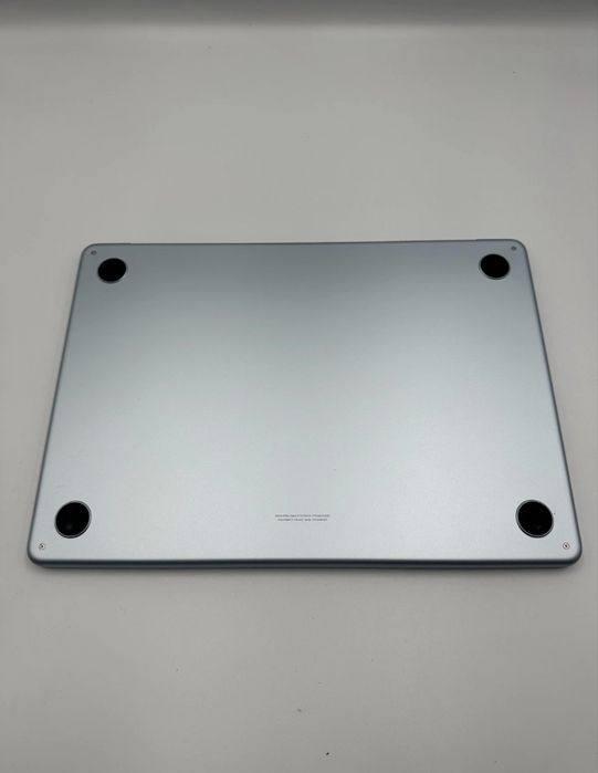 Продавам MacBook Air M4 256/16