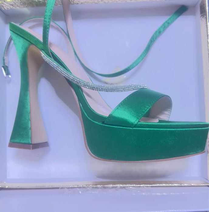 Продам новые летние босоножки