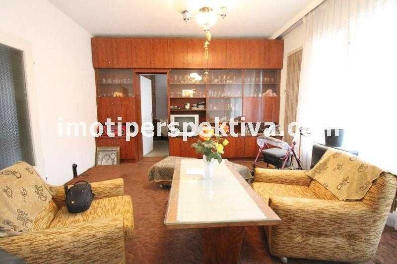Продава се Тристаен апартамент в Пловдив, Христо Смирненски - 81 кв.м за 1321 €/кв.м - Снимка #2