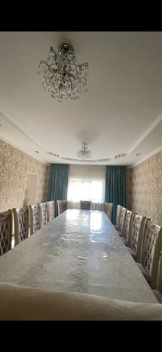 Продаётся большой стол со стульями