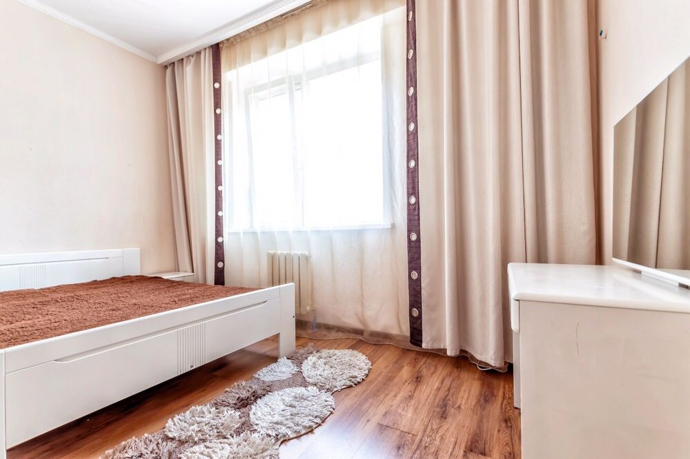 Хорошая, чистая,двухкомнатная квартира.Дом министерств .Байтерек.