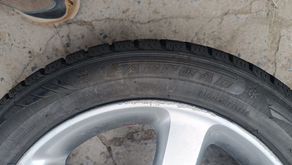 Продам резину зима Farroad