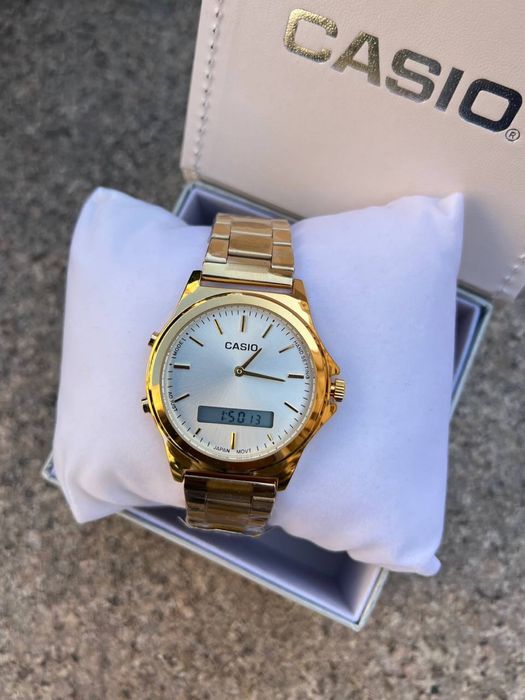 стильные часы Casio Quartz новый