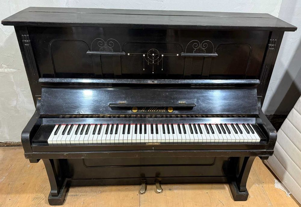 Pian Vintage din lemn masiv R. ULBRICH; Pianina