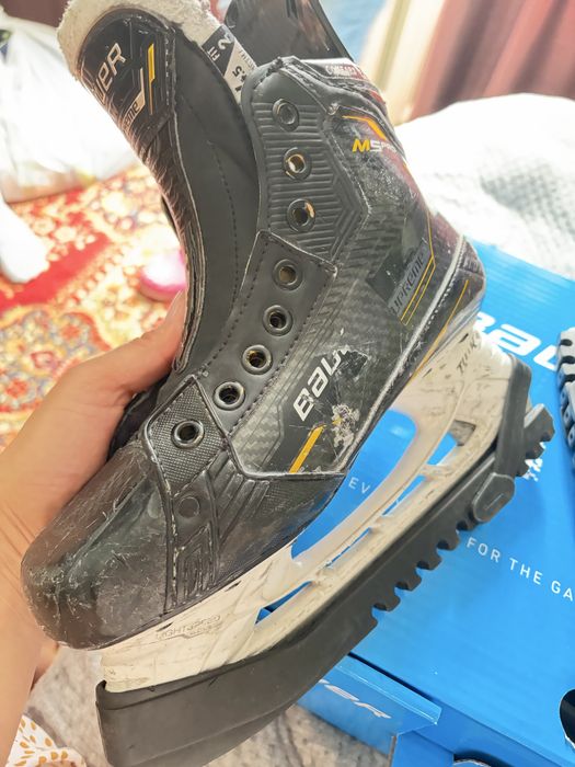 Продам коньки хоккейные bauer m5 pro