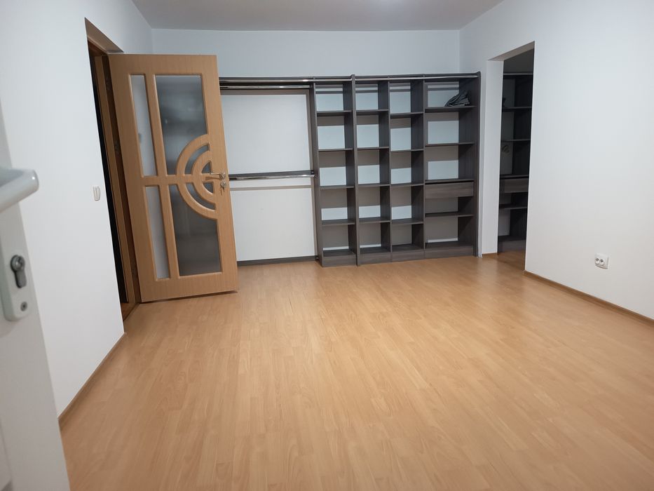 Vând apartament 3camere,Et2,Micro17