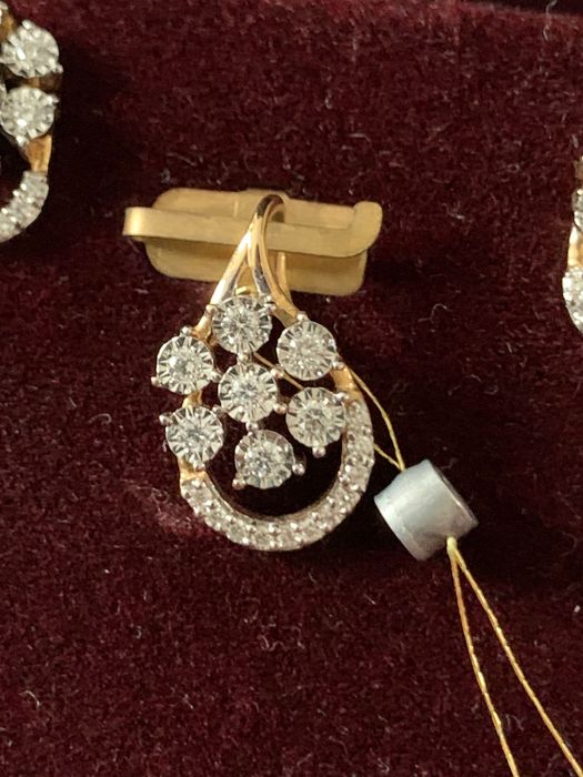 Набор из желтого золота 18 К с бриллиантами: Серьги и кулон