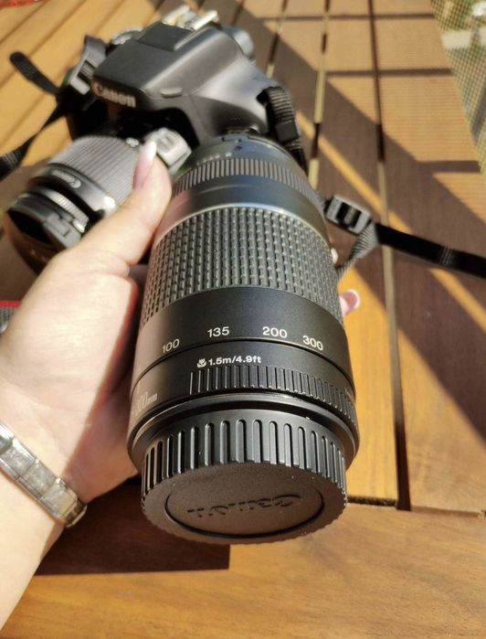 Продавам Canon eos 4000D