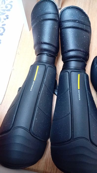 Echipament kickboxing. Manusi box (10 oz), fase box 4m, tibiere (L)