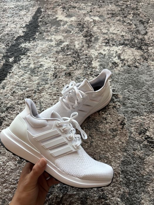 Vand adidasi adidas noi