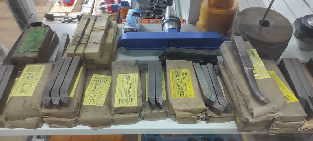 Токарный инструмент