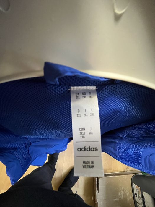 Чисто ново яке Adidas