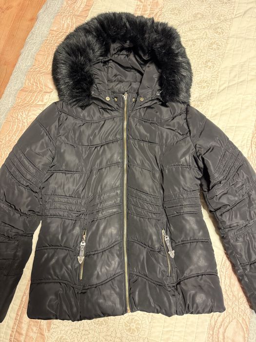 Зимно яке с качулка с естествен косъм
