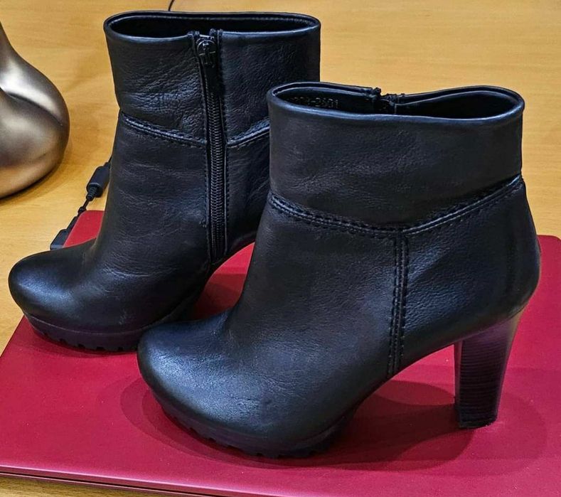 Елегантни боти от естествена кожа