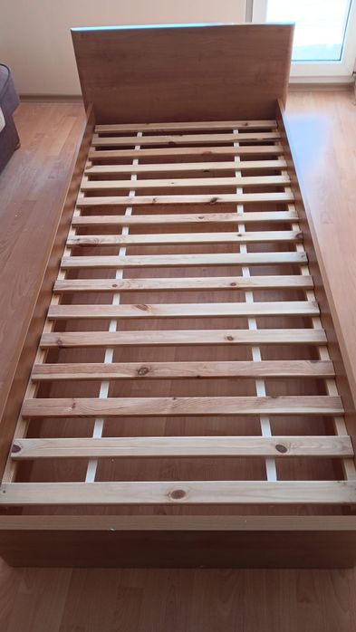 Продава се единично легло в идеално състояние + транспорт !