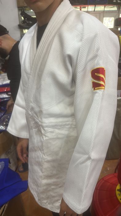 Kimonou pentru judo, toate mărimile și culorile.