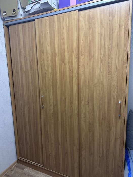 Продам шкаф (самовывоз)