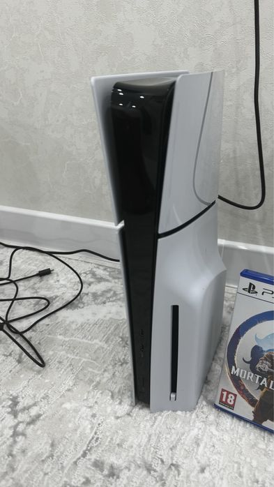 Продам Пс 5 Slim 1T 2 джойстика и игры