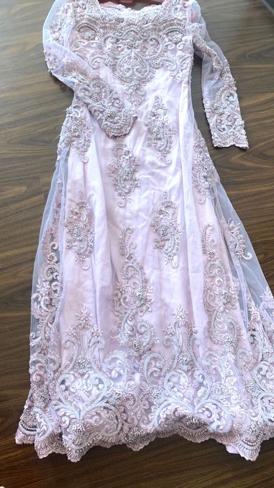 Женская одежда; Вечерняя платье грязно розовый, узоры из бисера.