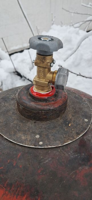 Большой газовый баллон