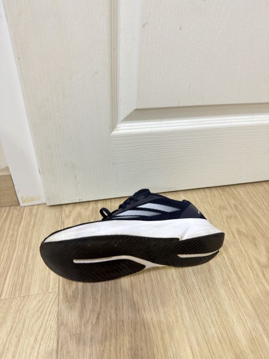 Продавам обувки adidas