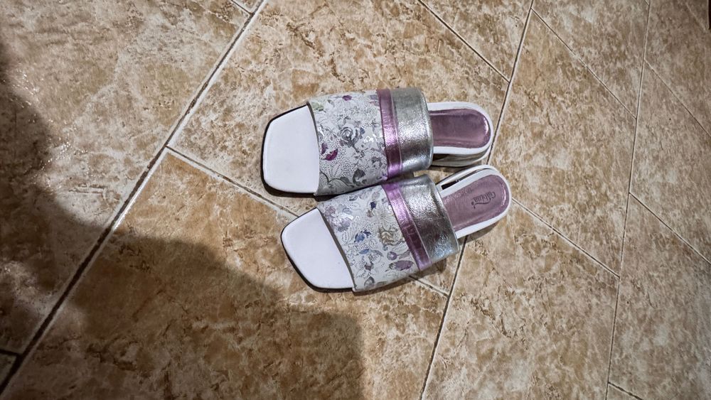 Летни обувки, чехли