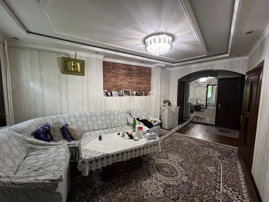 Продам свою 4х комнатную + большой холл квартиру